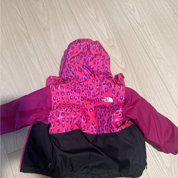 The North Face Vibrant Pink Quilted Jacket - Picture 2 of 4